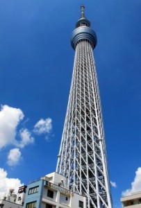 青空にそびえたつスカイツリーの画像