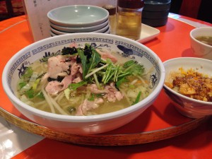 鳥塩味湯麺と半チャーハンのセット