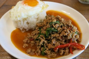 タイ料理の定番ガパオランチです