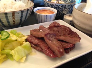 小伝馬町にできたゑのじの牛タン定食