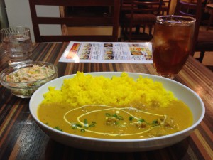 サフランライスを使ったチキンカレー