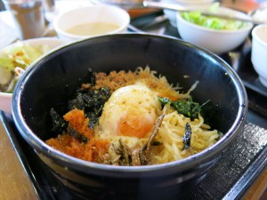 暑い時でも食欲そそられるビビンバ丼