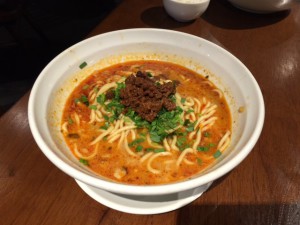 虎穴の担々麺