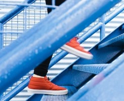 筋力をつけるために階段を利用しましょう