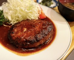 三福亭のハンバーグ定食