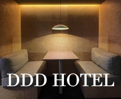 DDDHOTELのカフェスペース